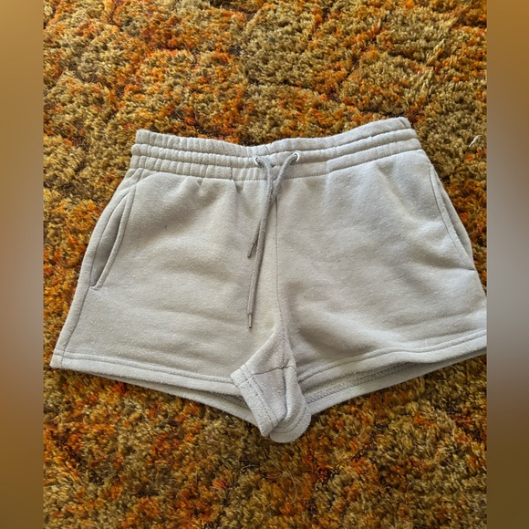 Cozy tan shorts - Picture 1 of 3